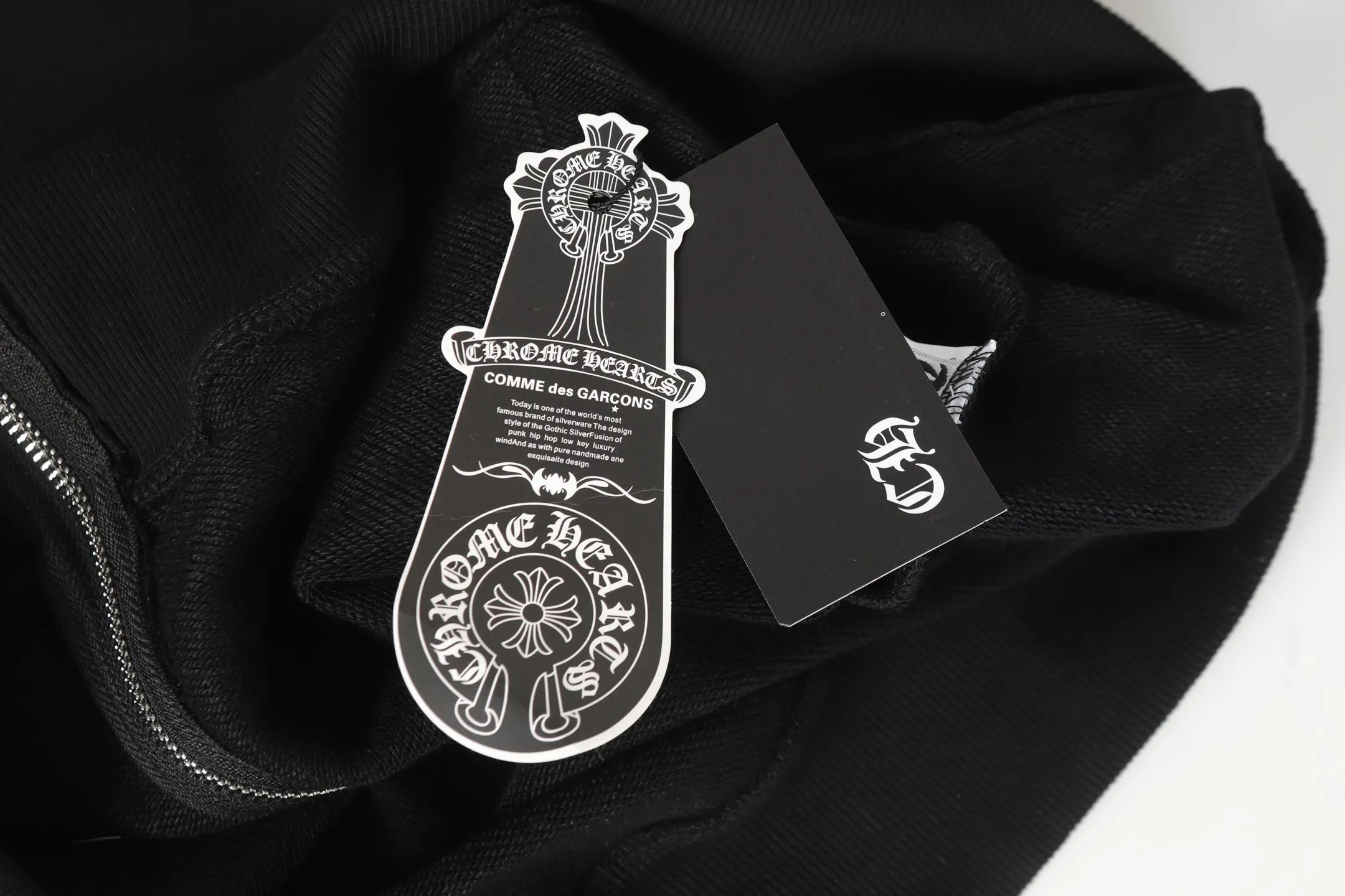 P240 Cross-border model, please do not place an order if you are pursuing quality -Chrome Hearts/Chrome Hearts 25ss Hong Kong Limited Scroll Horseshoe Print Zipper Sweater Cardigan Jacket -High weight, high density and high quality. The wool is soft, delicate and skin-friendly. It feels soft and silky. It has excellent warmth and skin-friendly properties. -Size: S M L XL